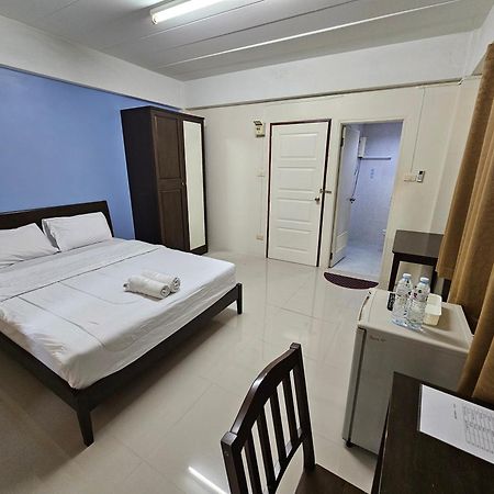 Si Fah At Bangsaen Hotel Ban Rong Khoei Bagian luar foto