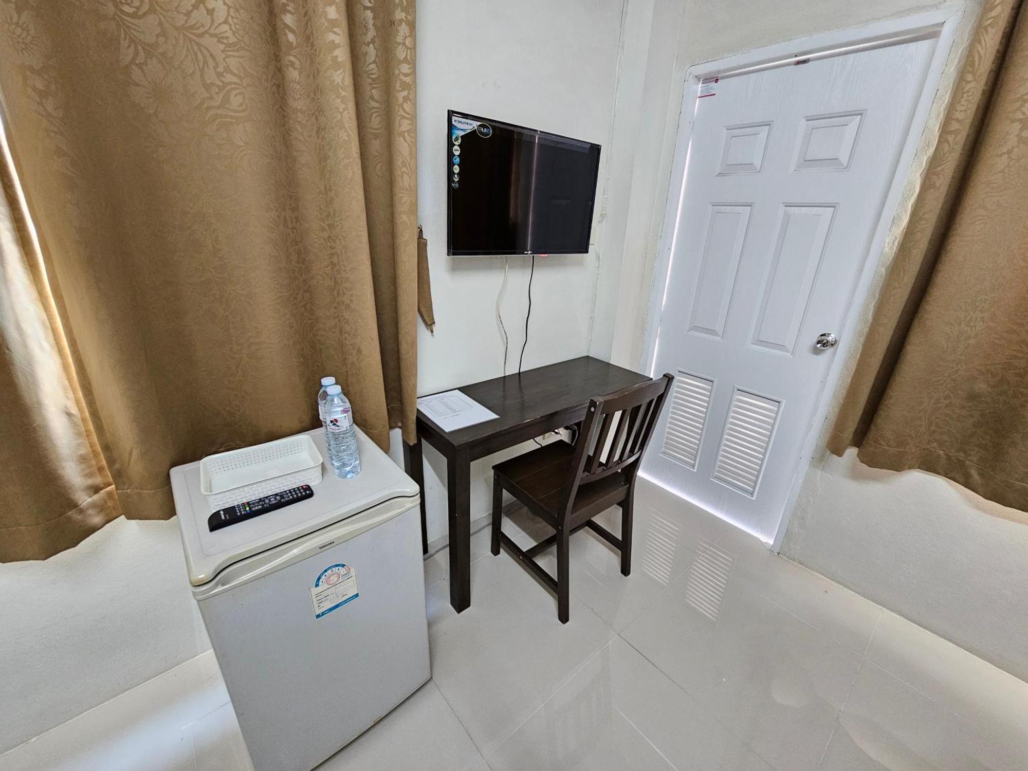 Si Fah At Bangsaen Hotel Ban Rong Khoei Bagian luar foto