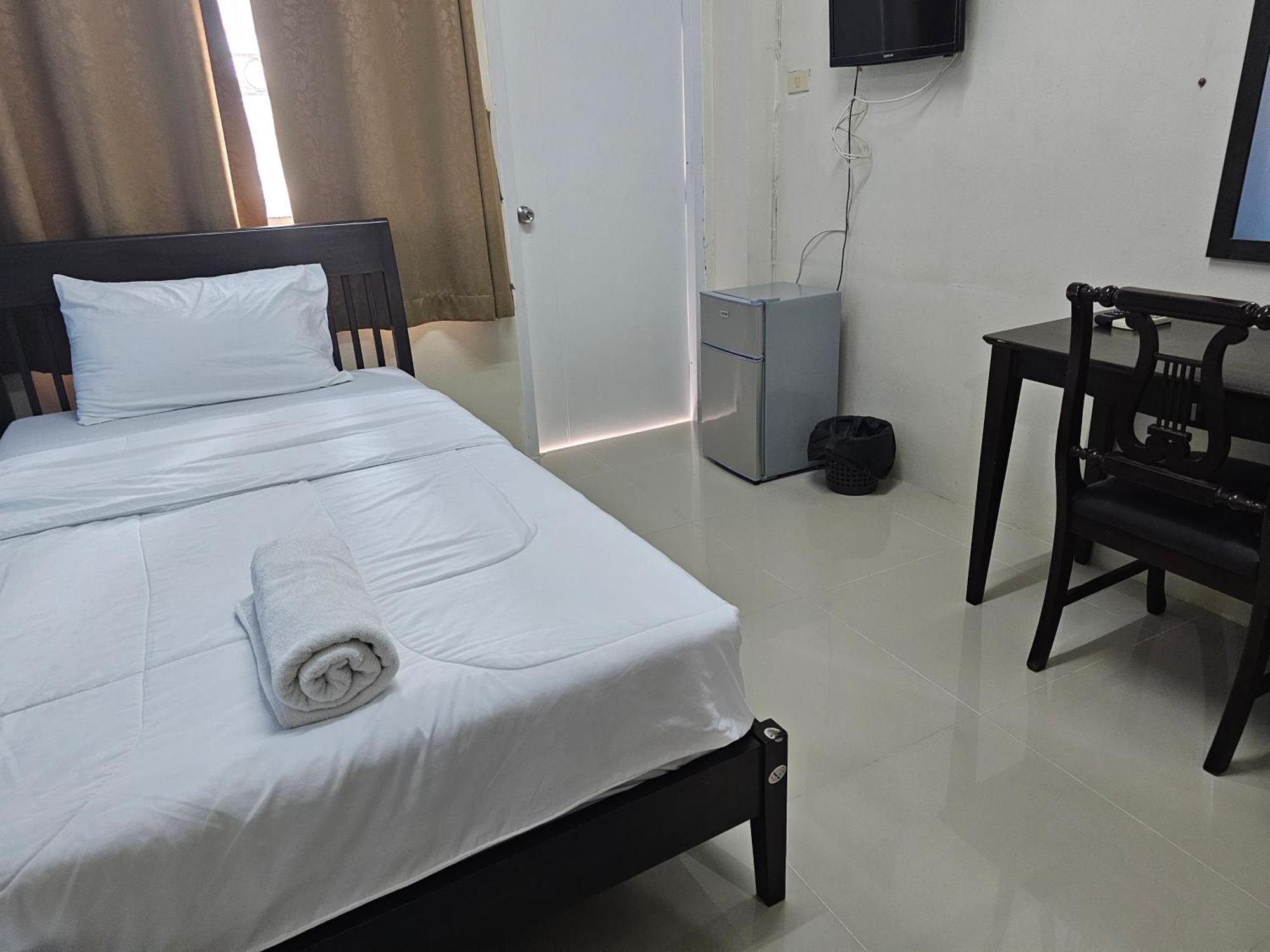 Si Fah At Bangsaen Hotel Ban Rong Khoei Bagian luar foto
