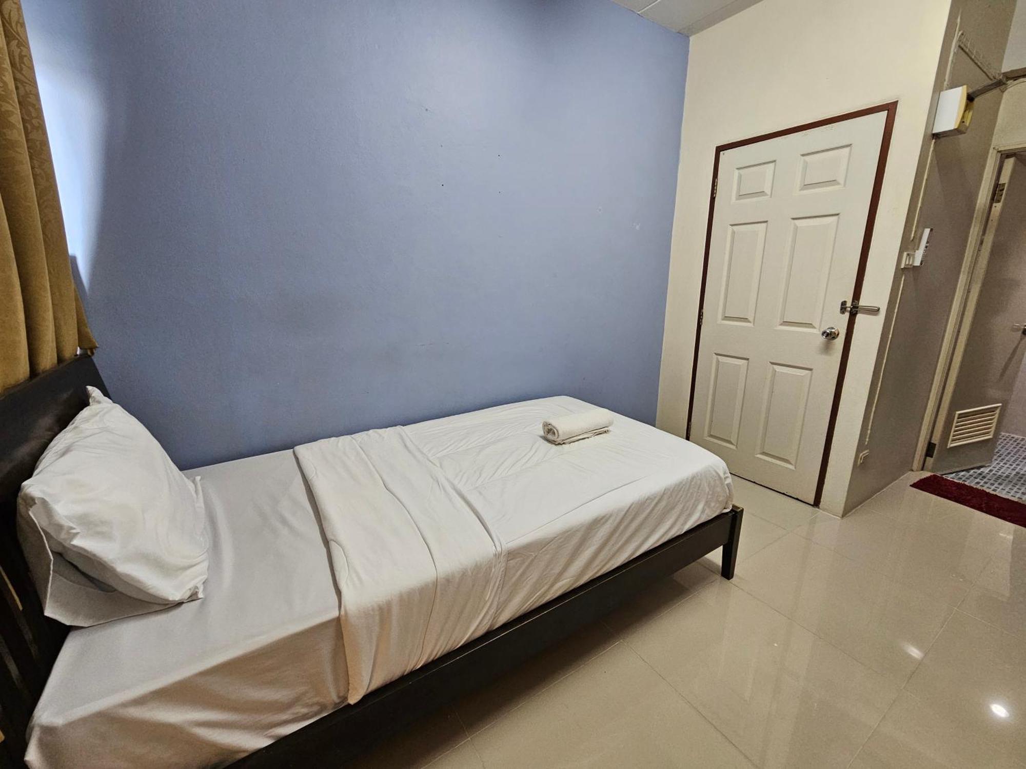 Si Fah At Bangsaen Hotel Ban Rong Khoei Bagian luar foto