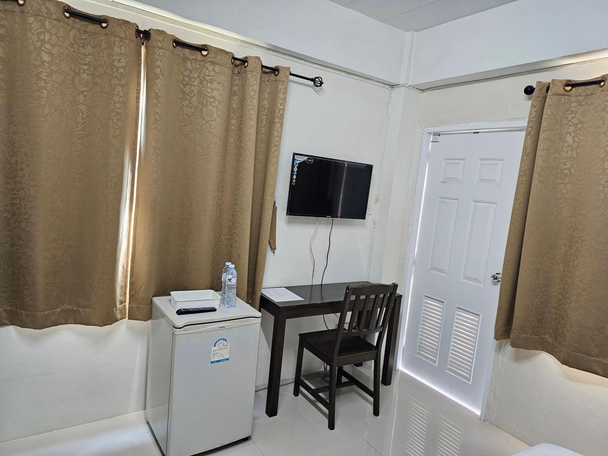 Si Fah At Bangsaen Hotel Ban Rong Khoei Bagian luar foto
