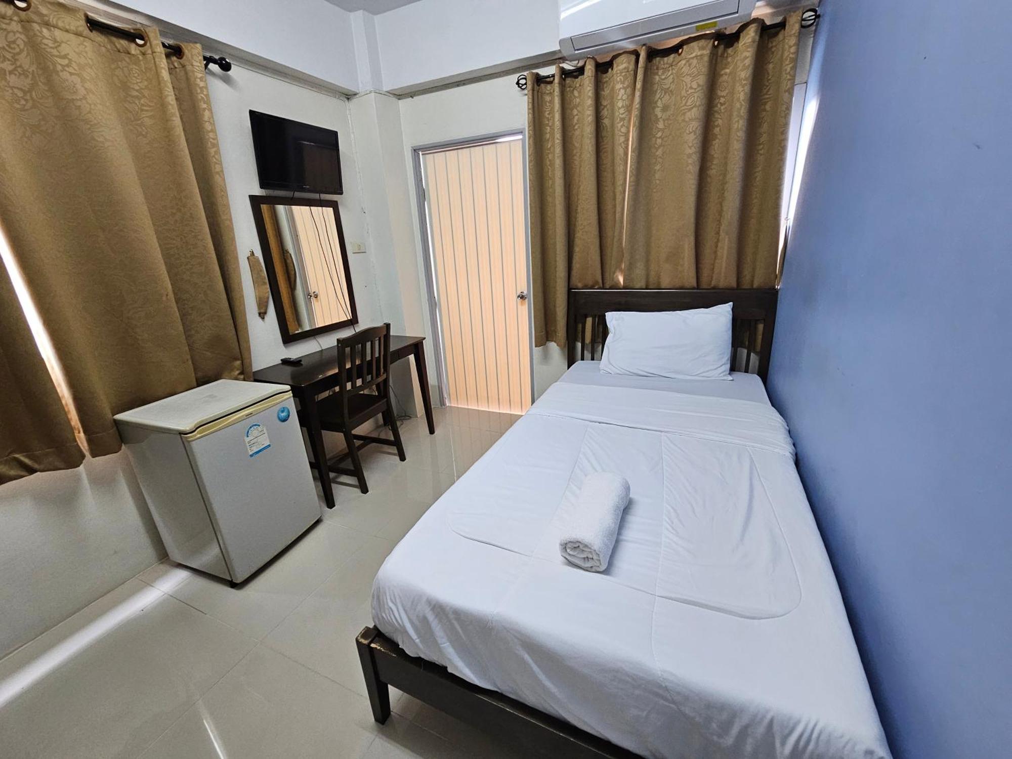 Si Fah At Bangsaen Hotel Ban Rong Khoei Bagian luar foto