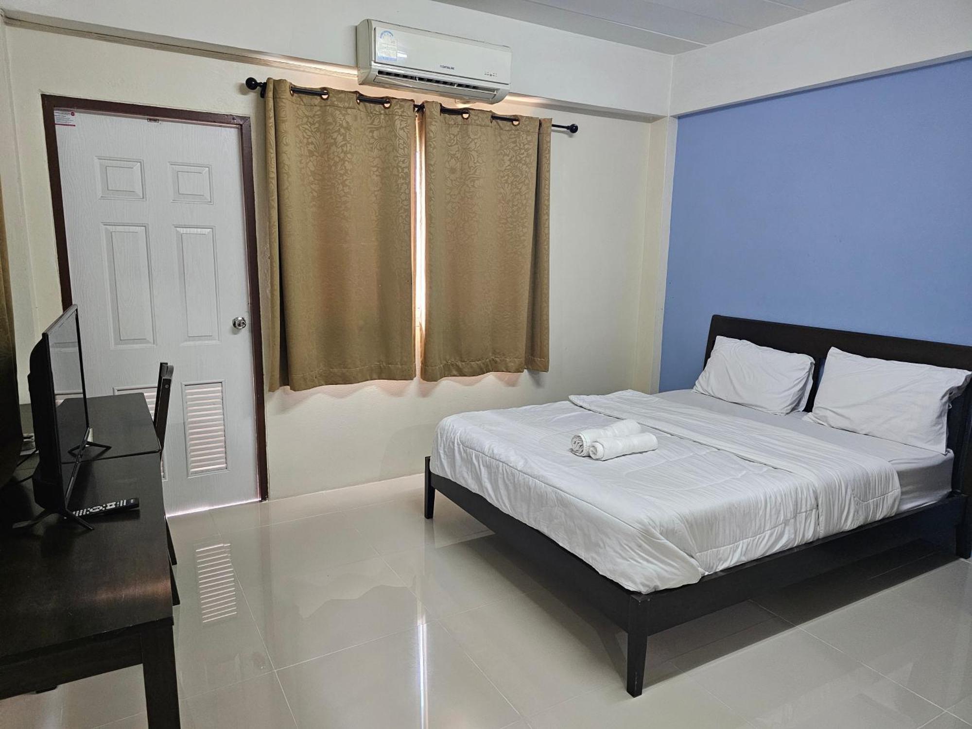 Si Fah At Bangsaen Hotel Ban Rong Khoei Bagian luar foto
