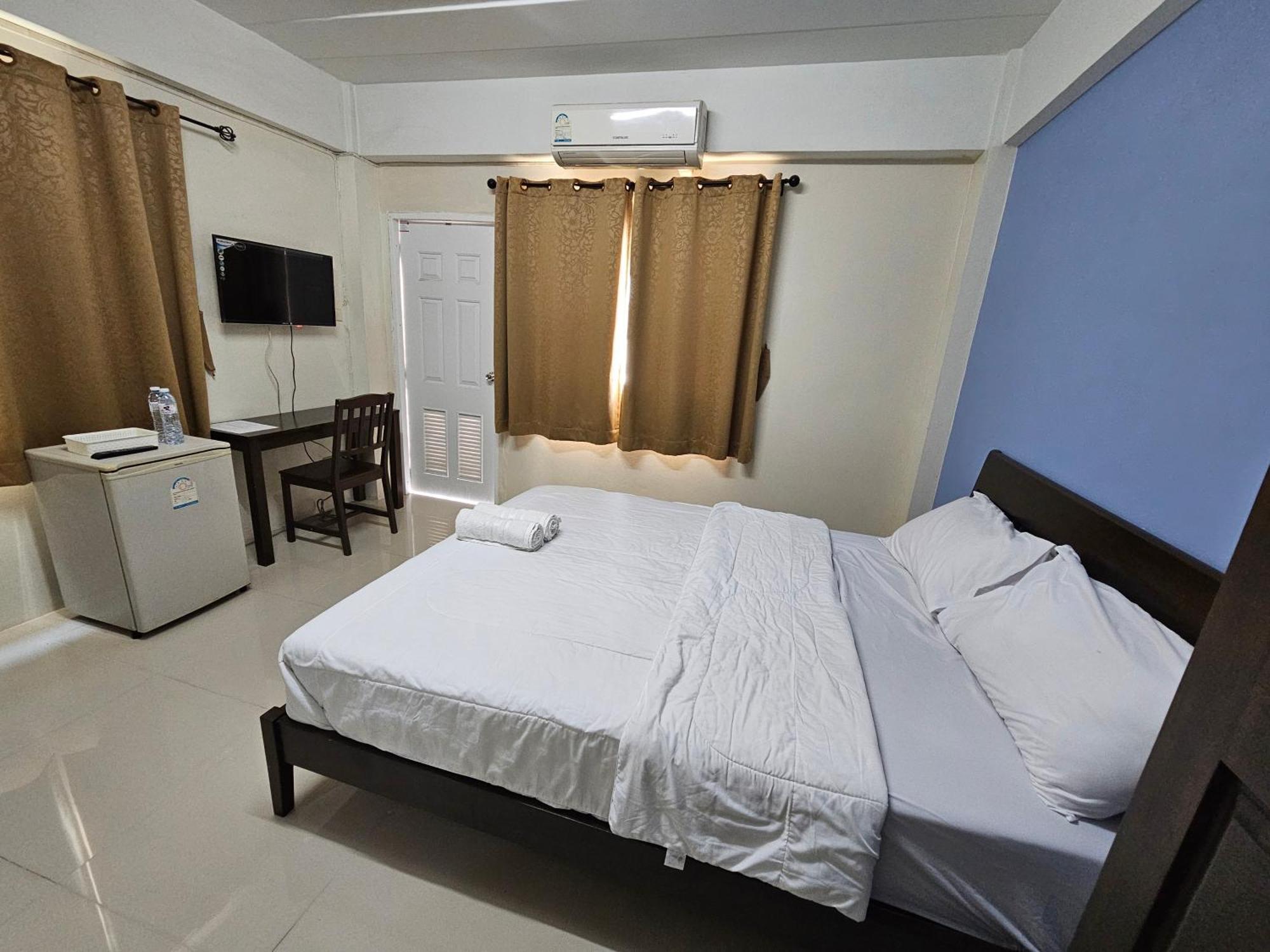 Si Fah At Bangsaen Hotel Ban Rong Khoei Bagian luar foto