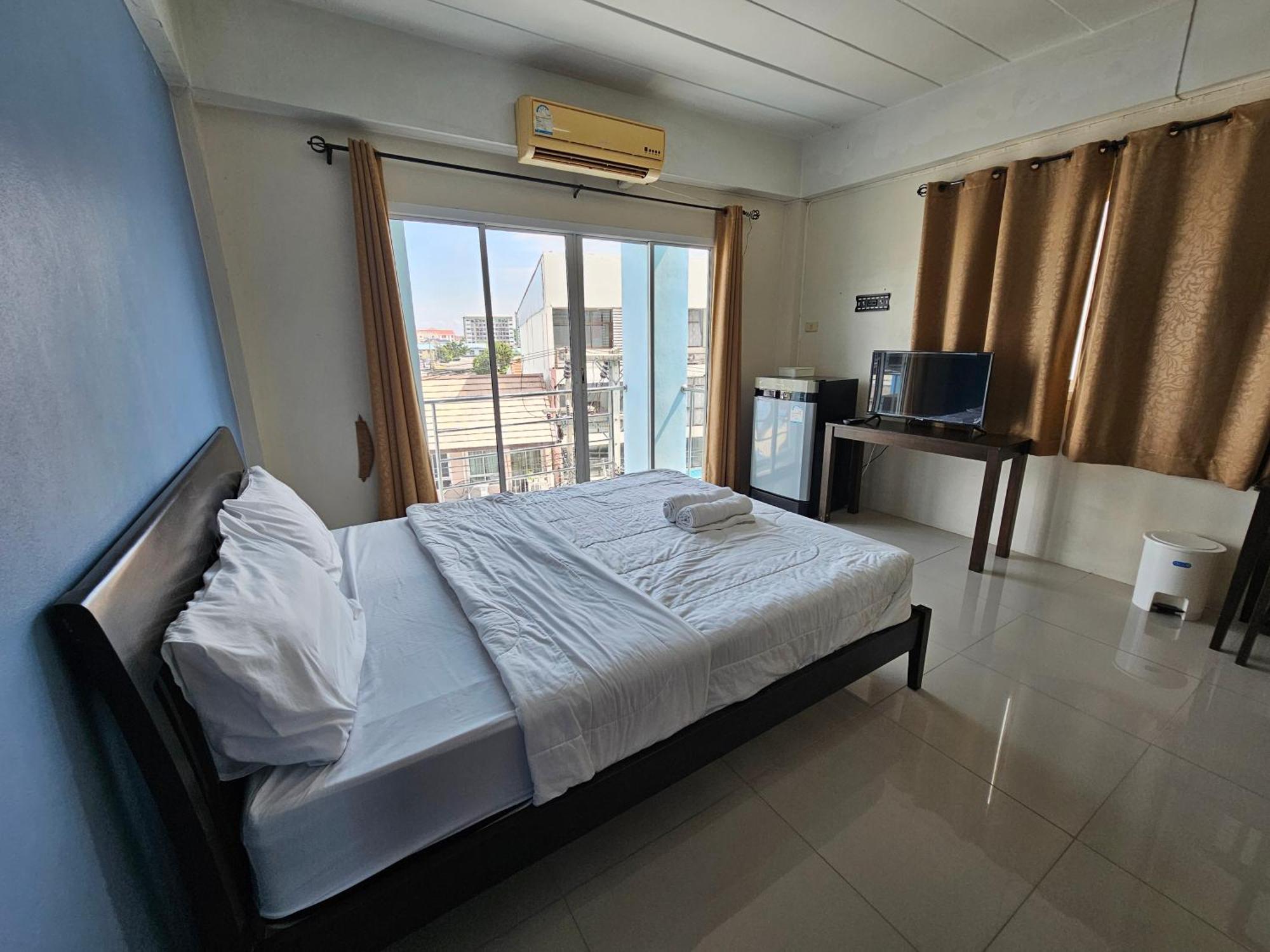 Si Fah At Bangsaen Hotel Ban Rong Khoei Bagian luar foto