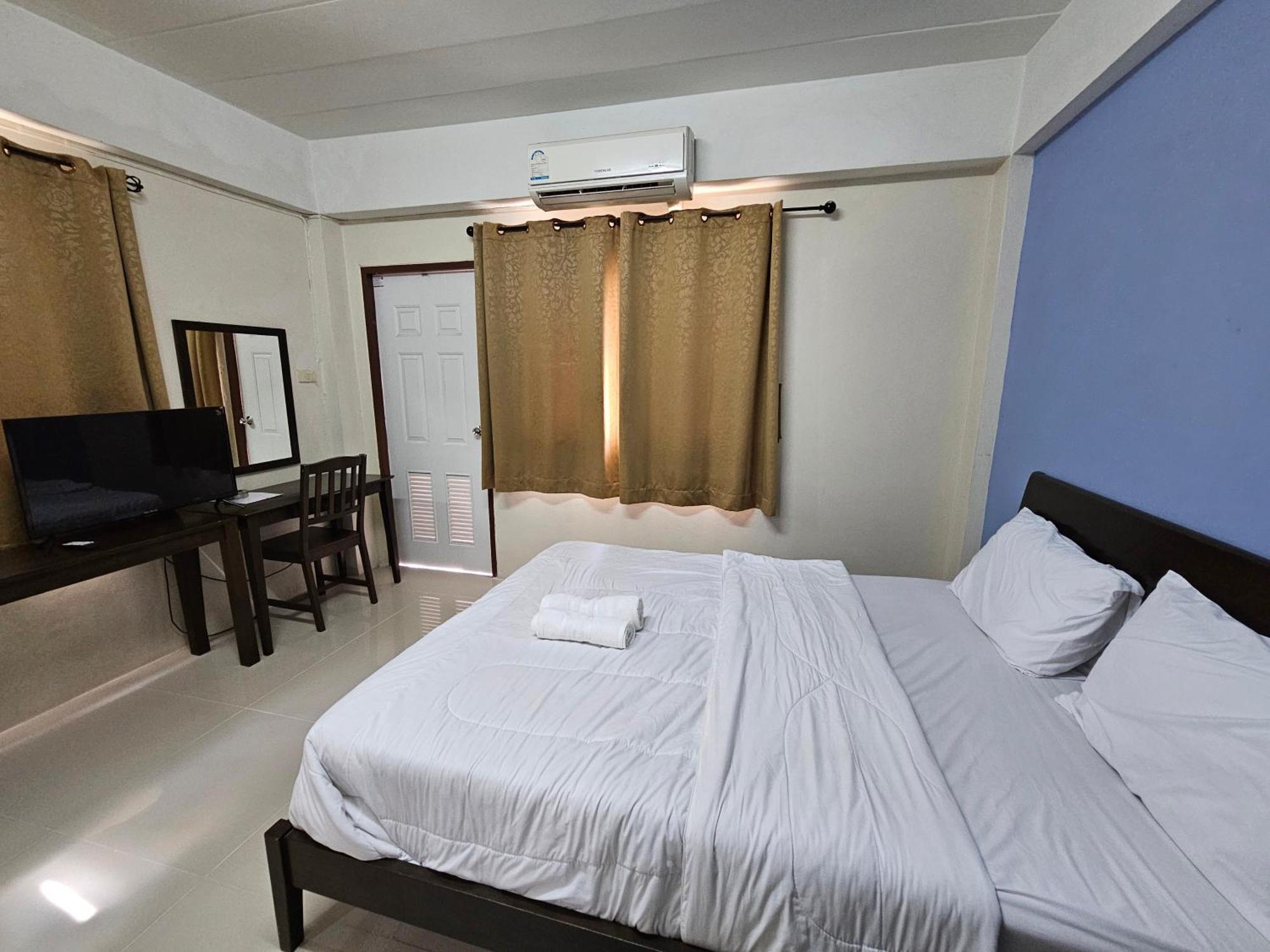 Si Fah At Bangsaen Hotel Ban Rong Khoei Bagian luar foto