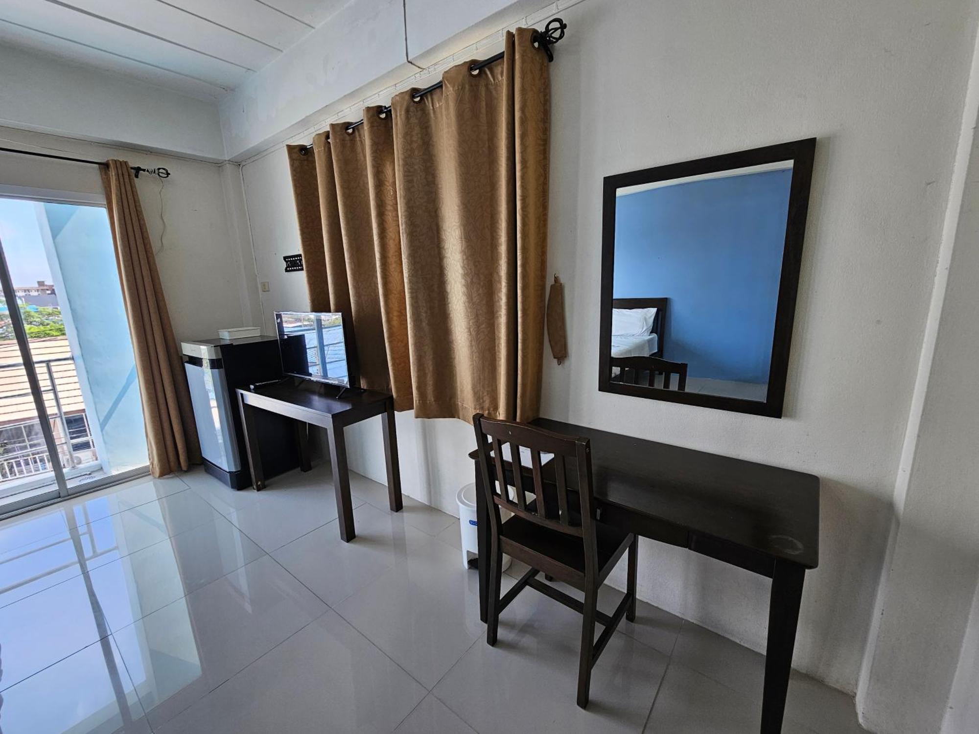 Si Fah At Bangsaen Hotel Ban Rong Khoei Bagian luar foto