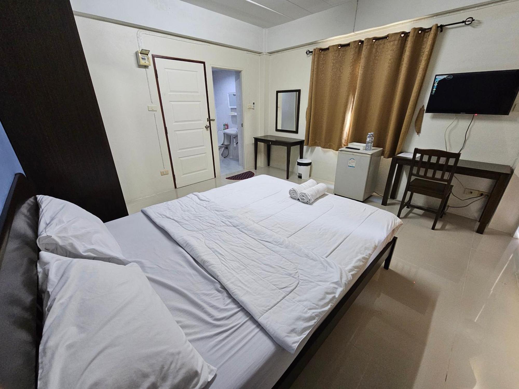 Si Fah At Bangsaen Hotel Ban Rong Khoei Bagian luar foto